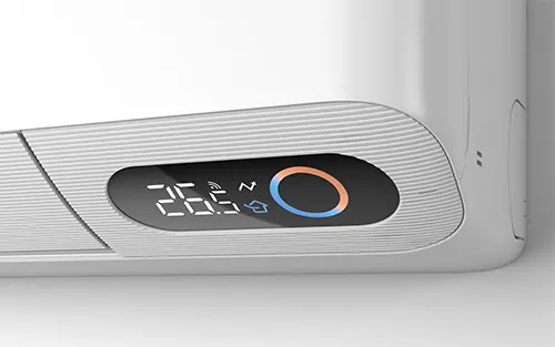 Condizionatore bianco con display che indica 26.5 gradi, simbolo Wi-Fi e anello arancione/blu.