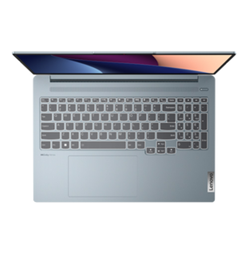 Ecco un computer portatile aperto con schermo dai colori vivaci, tastiera grigia e touchpad.