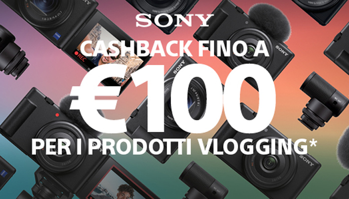 Sullo sfondo sfumato, fotocamere Sony nere circondano il testo che annuncia un cashback fino a � 100 su prodotti per il vlogging.