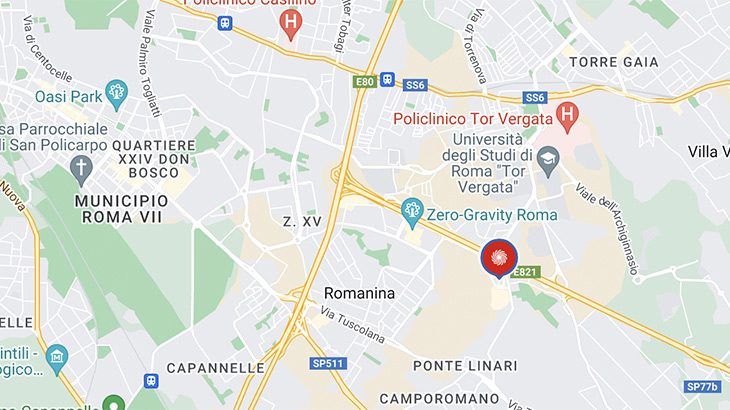 Mappa stradale di Roma con strade gialle, aree verdi e segnaposto rosso che indica un punto specifico.