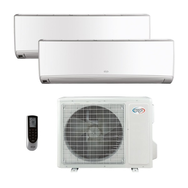 Due condizionatori d'aria bianchi interni sopra un'unit� esterna bianca con una ventola. Un telecomando nero � a sinistra.