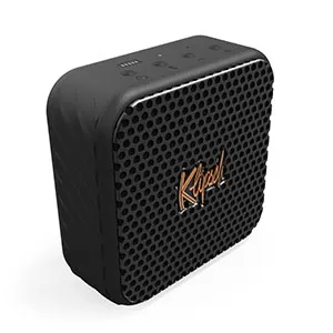 Cassa nera con griglia a nido d'ape e logo dorato "Klipsch" su sfondo bianco.