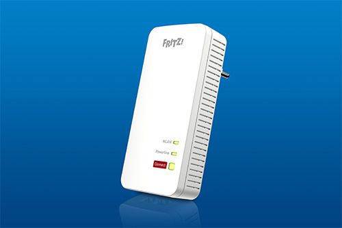 Amplificatore WiFi bianco su sfondo blu, con spie verdi e rosse. Marca FRITZ! in alto.