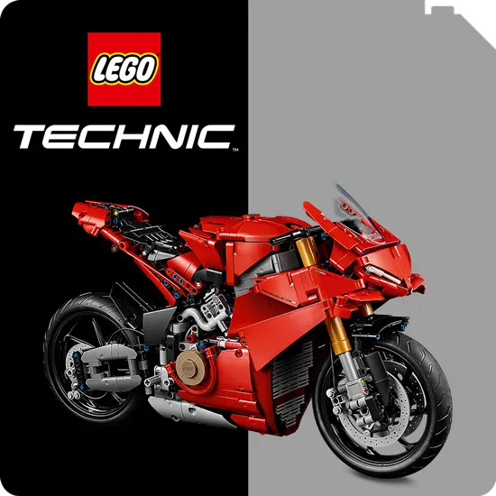 Logo Lego Technic su sfondo nero e cerchio azzurro con croce bianca. In primo piano, auto da corsa nera con dettagli verdi.