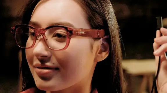 Gli occhiali HTC VIVE Eagle AI hanno ricarica rapida e circa 36 ore di autonomia