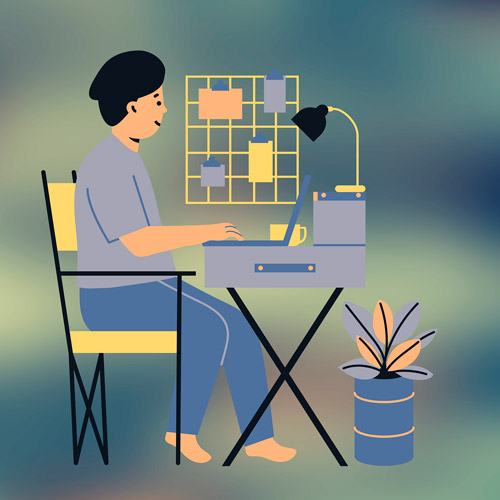 Uomo seduto alla scrivania con laptop, lampada e pianta in vaso. Lavagna appesa al muro. Sedia gialla con gambe nere.