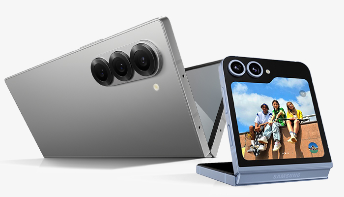 Due smartphone grigi: uno piatto con tre obiettivi, l'altro pieghevole con schermo acceso che mostra tre persone.