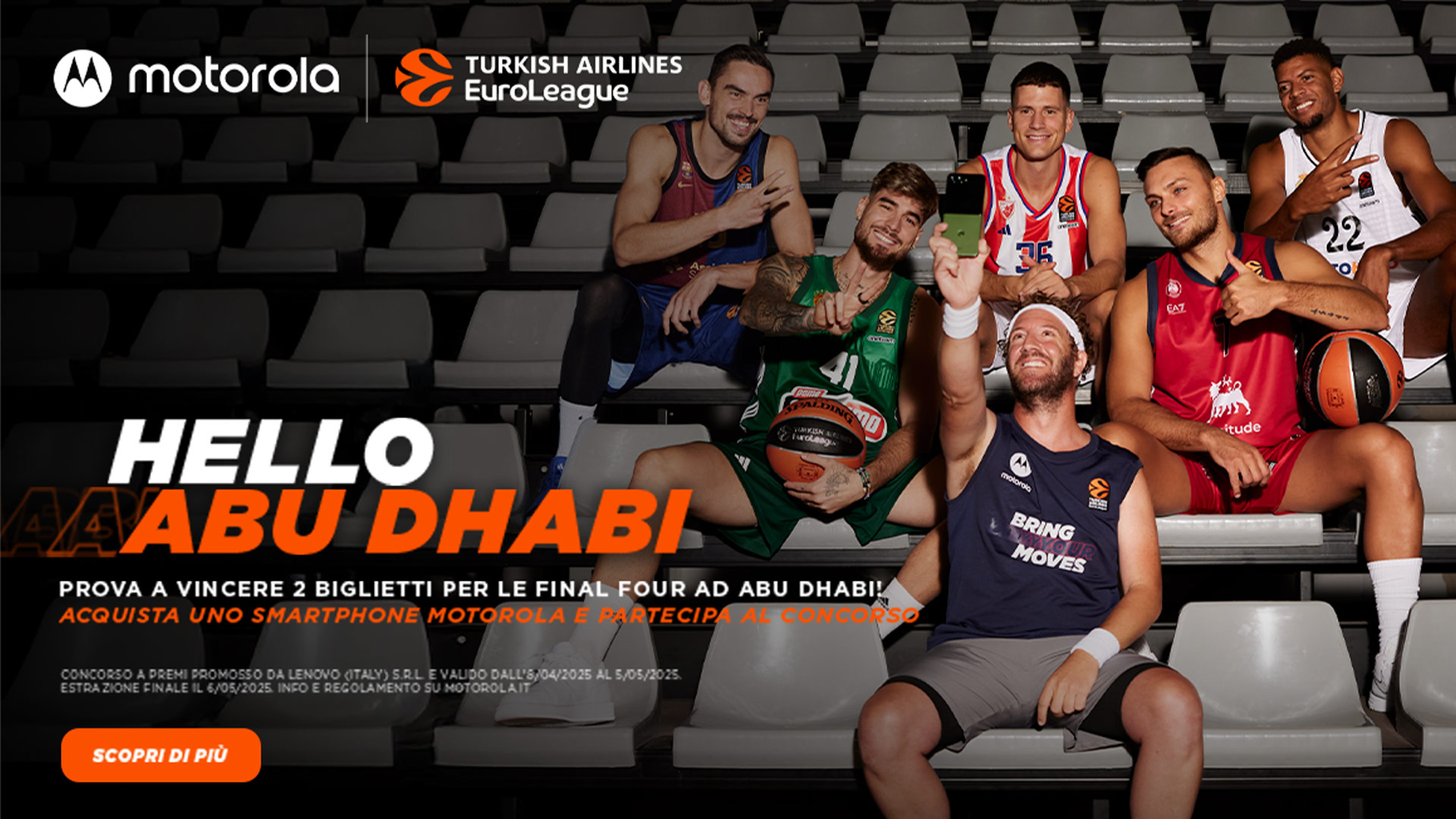 Cinque giocatori di basket seduti sugli spalti, che promuovono un concorso a premi per Abu Dhabi. Loghi Motorola e EuroLeague in alto.