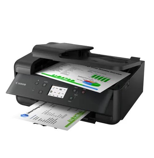 Stampante nera con documenti stampati con grafici colorati su sfondo bianco.