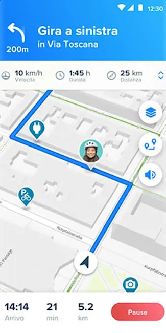 Mappa di navigazione con percorso blu su strade bianche. Indicazioni: svolta a sinistra. Dati: velocit�, distanza, durata, arrivo. Bottone pausa rosso.