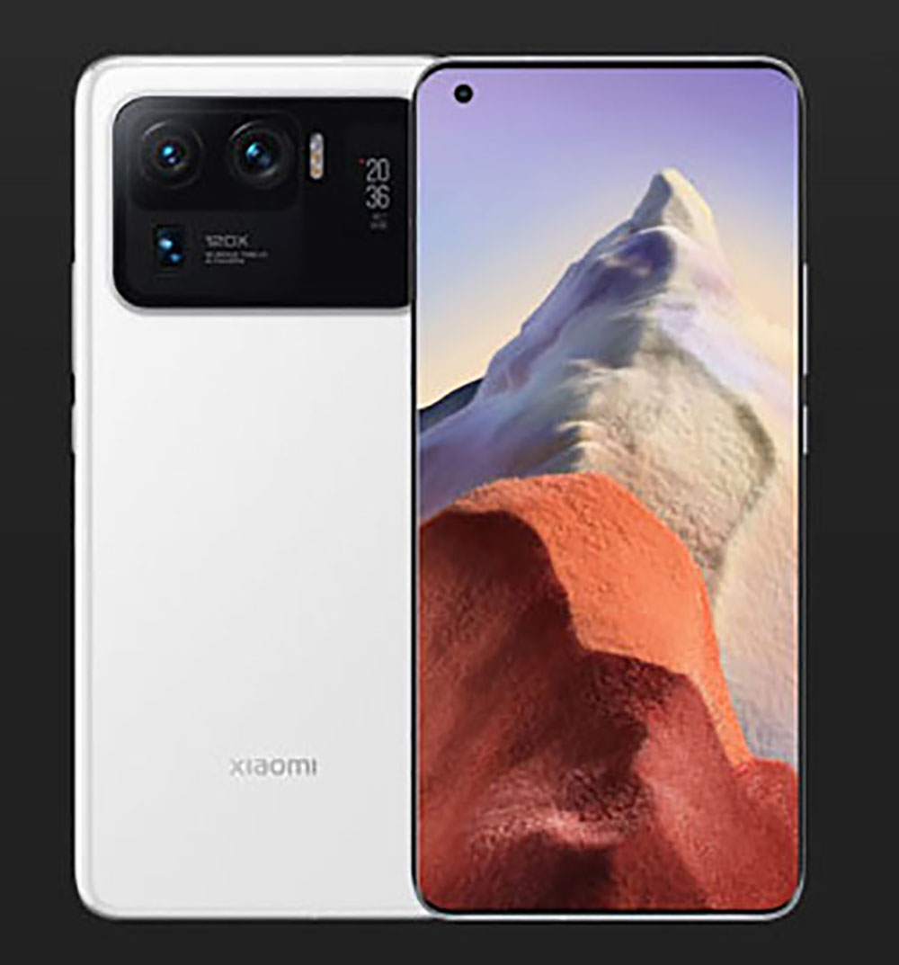 Un primo piano mostra due smartphone Xiaomi. Uno ha il retro bianco con tre fotocamere. Lo schermo dell'altro mostra un paesaggio montano.