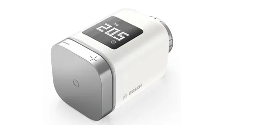 Termostato digitale bianco con display che mostra la temperatura. Pulsanti più e meno per la regolazione.