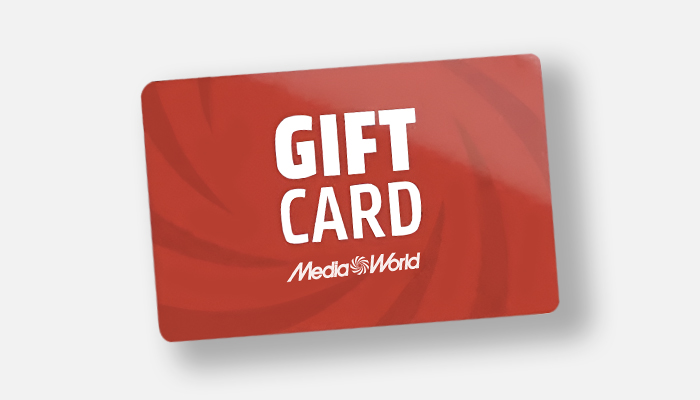 Carta regalo rossa "Gift Card" con testo bianco su sfondo bianco.