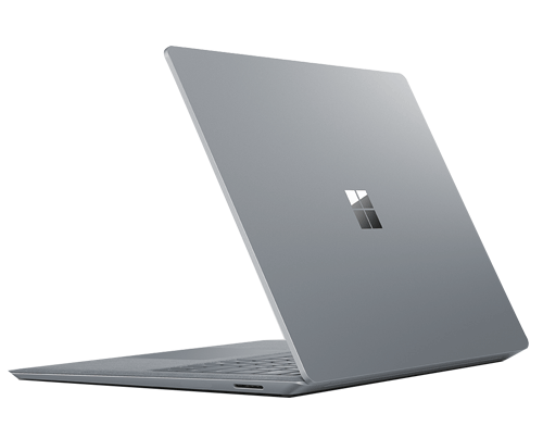Un portatile grigio aperto mostra il logo Microsoft sul coperchio. La tastiera � visibile, su sfondo bianco.