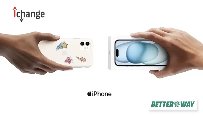 Due mani tengono un iPhone con adesivi e una scatola di iPhone su sfondo bianco.