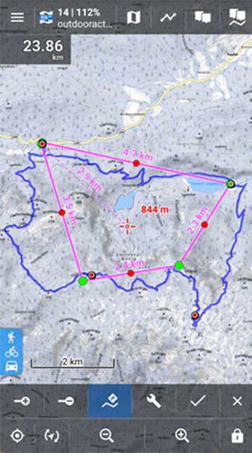 Mappa digitale con percorso blu, linee rosa che indicano distanze in km, punti rossi e verdi, e indicazioni di altitudine.