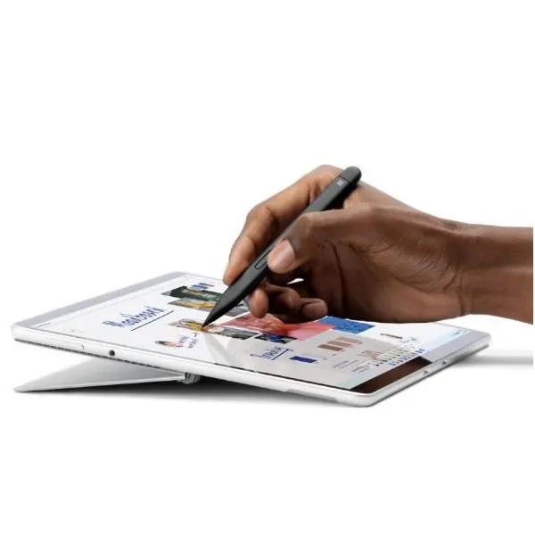  L'inchiostro scorre  / Microsoft Surface Pro 8