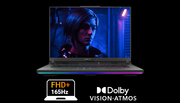 Un portatile su sfondo nero mostra una persona su uno schermo illuminato di blu e viola. Il portatile ha luci colorate.