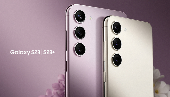 Due telefoni: uno viola chiaro con tre fotocamere impilate verticalmente, l'altro bianco accanto.