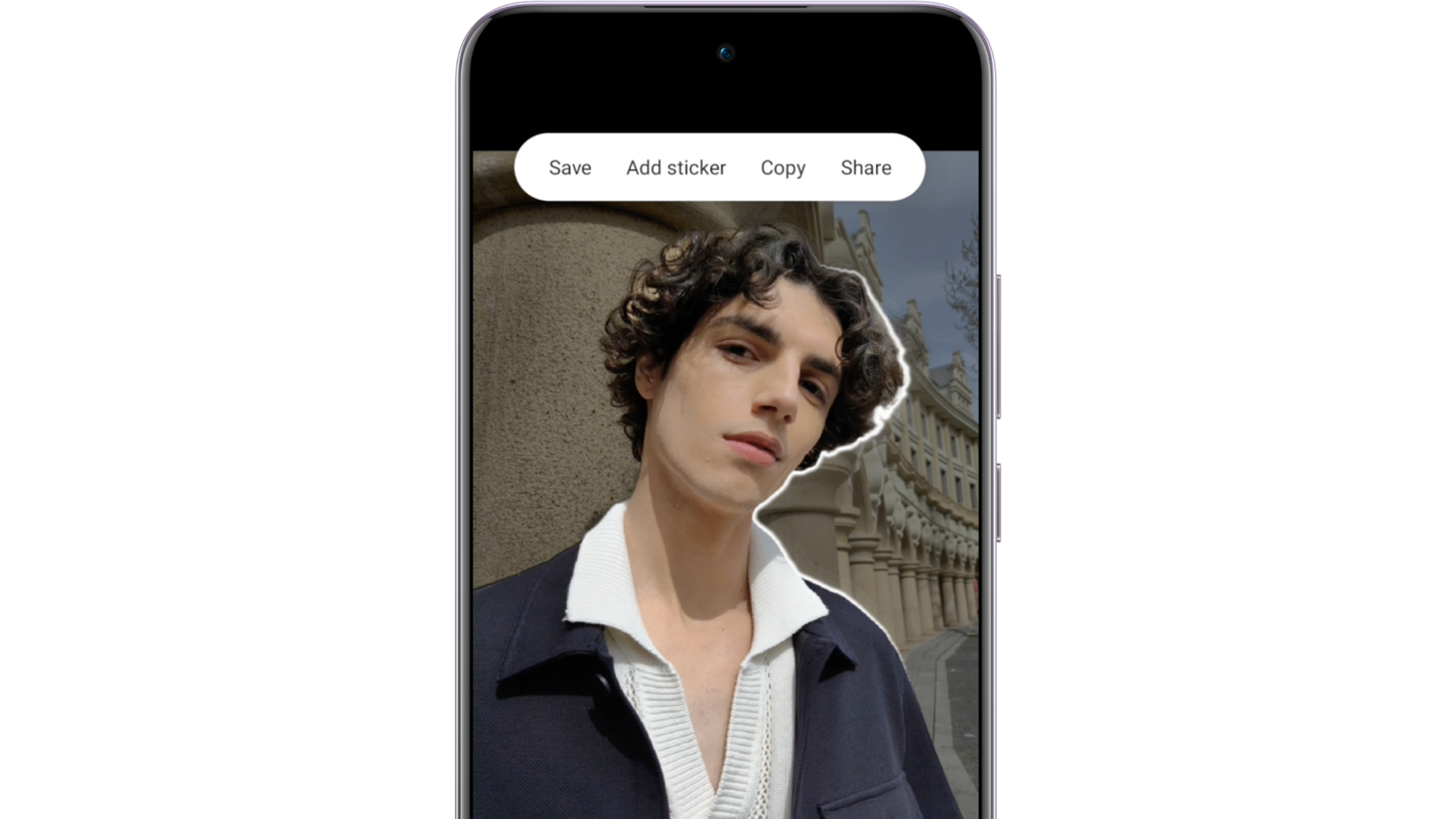 Schermata di cellulare con foto di persona su sfondo architettonico e opzioni di modifica in alto.