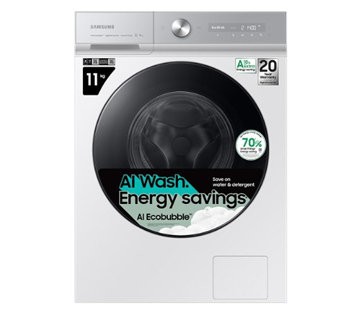 Lavatrice Samsung bianca con obl� nero e dettagli argento. Mostra le scritte "AI Wash", "Energy Savings" e simboli di efficienza.