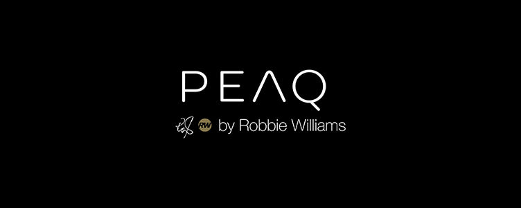 Logo PEAQ su uno sfondo nero e la firma di Robbie Williams