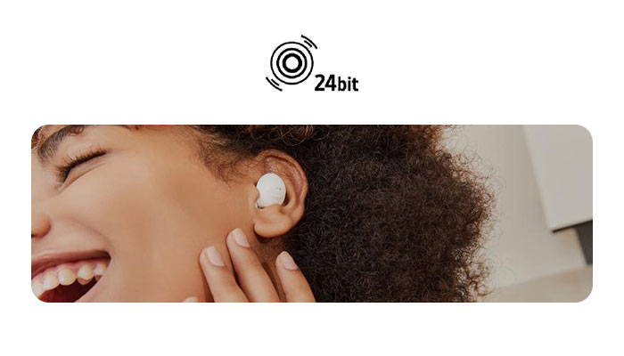 Donna sorridente con auricolare bianco nell'orecchio destro. Grafica con cerchi concentrici e testo "24bit" in alto.