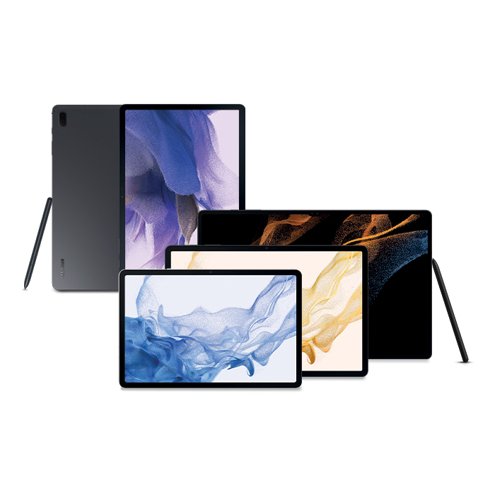 Schermo multiplo di tablet con stilo. I tablet mostrano grafiche astratte blu, viola, oro e marrone.