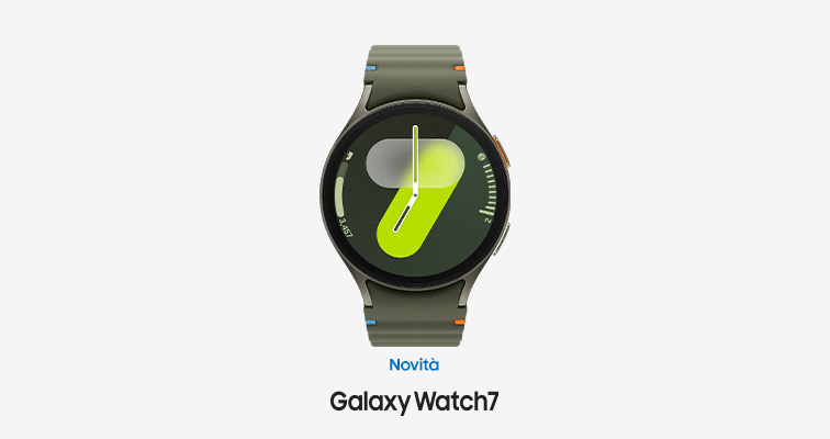 Orologio Galaxy Watch7 con cinturino verde oliva su sfondo bianco. Il quadrante mostra un design digitale verde e bianco.