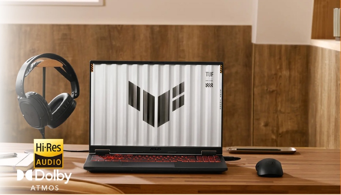 un portatile asus e un paio di cuffie nere