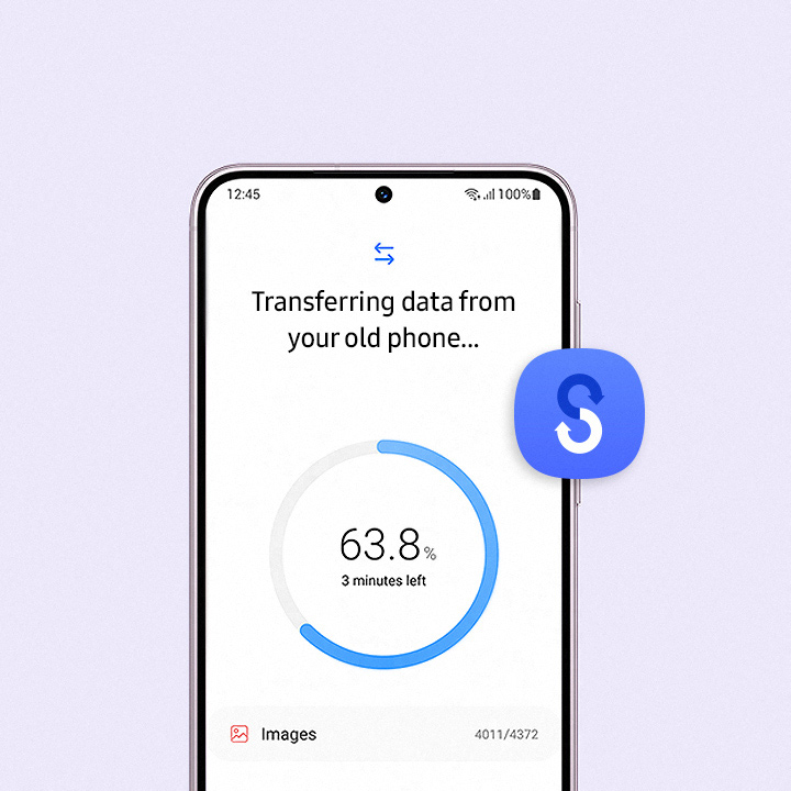 Trasferimento dati su telefono. Lo schermo mostra "Trasferimento dati dal tuo vecchio telefono..." al 63.8%. Logo Samsung.