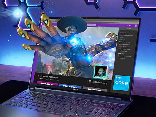 Un laptop mostra uno streaming di gioco con un personaggio in primo piano e icone di Intel e chat a lato.