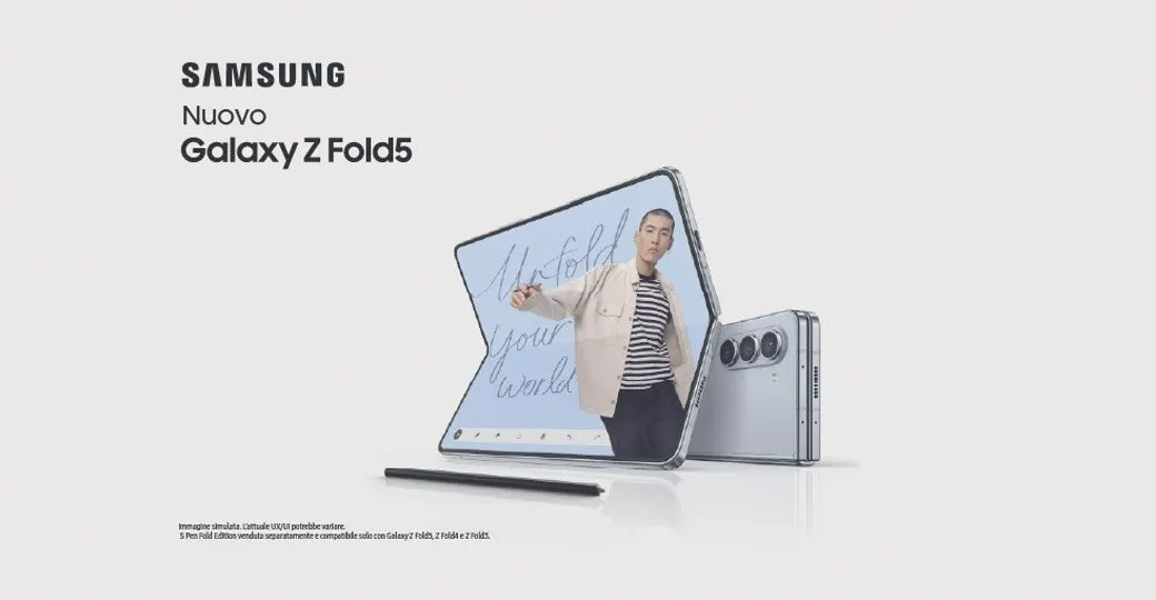 Pubblicit� per il Samsung Galaxy Z Fold5. Mostra un telefono pieghevole aperto, uno chiuso, una penna nera e una figura umana sullo schermo.