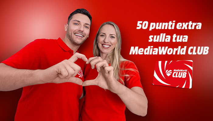 Un ragazzo e una ragazza che fanno il simbolo del cuore con la mano