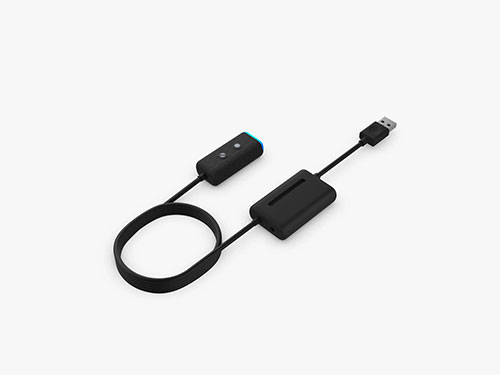 Cavo nero con connettore USB, un cilindro con estremit� blu e un rettangolo nero su sfondo bianco.