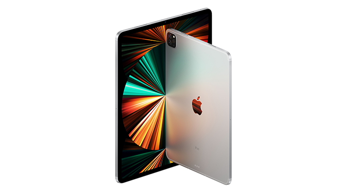 Due iPad grigi. Uno mostra uno schermo colorato, l'altro il logo Apple.