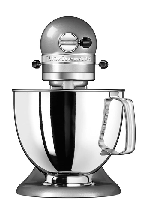 Frullatore KitchenAid in metallo con ciotola in acciaio inossidabile e maniglia, su sfondo bianco.