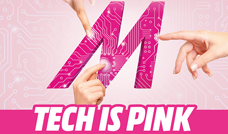 Due M rosa con circuiti, dita che toccano. Sfondo rosa con schema circuiti. Testo "TECH IS PINK" in rosa.