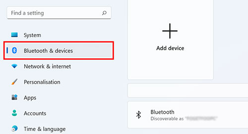 Impostazioni Windows: menu con "Bluetooth e dispositivi" evidenziato in rosso, "Aggiungi dispositivo" con un simbolo pi�.