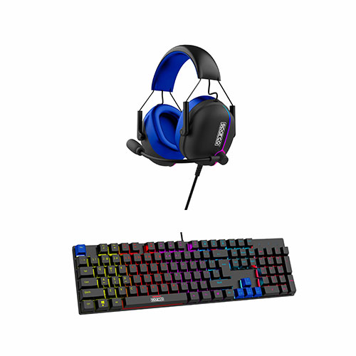 Cuffie da gioco blu e nere sopra una tastiera nera con illuminazione multicolore su sfondo bianco.