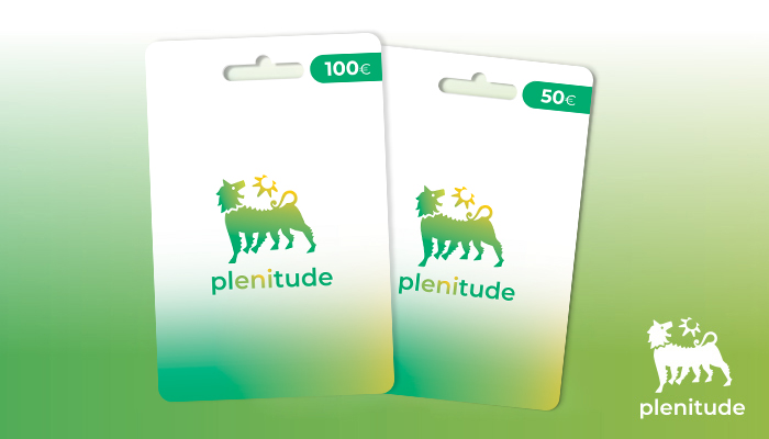Due carte regalo "Plenitude" da 100€ e 50€ con il logo di un cane a sei zampe e sfondo bianco sfumato in verde.