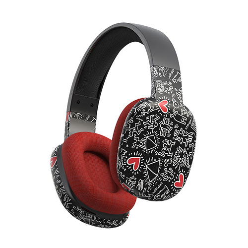 Cuffie over-ear grigie con cuscinetti rossi e motivi decorativi bianchi e neri con cuori rossi.