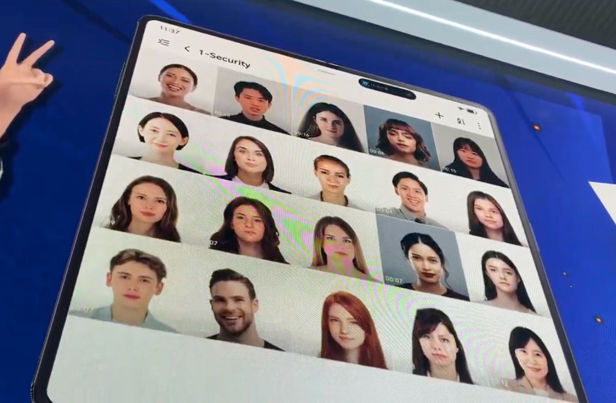 Schermo di smartphone che mostra una griglia di ritratti di persone, con intestazione "1-Sicurezza".