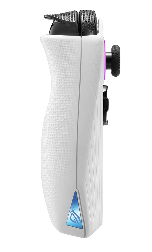 Vista laterale di un controller di gioco bianco con pulsanti neri e un logo triangolare blu.