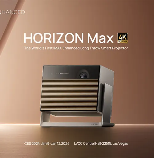 Proiettore Horizon Max 4K su sfondo marrone. Il dispositivo � nero e grigio con strisce orizzontali dorate.