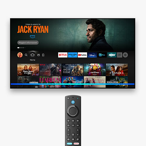Schermo TV che mostra menu di streaming e telecomando nero in primo piano.