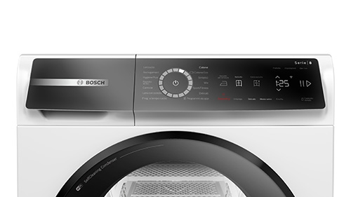 Primo piano di una lavatrice Bosch bianca con obl� nero e pannello di controllo digitale grigio.