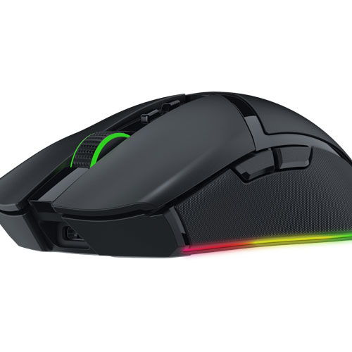 Mouse nero con rotella verde e illuminazione multicolore su sfondo bianco.