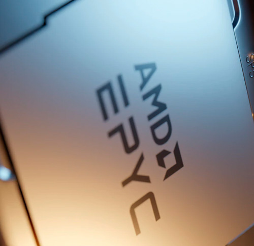 Primo piano di un chip per computer AMD EPYC grigio chiaro con testo nero.