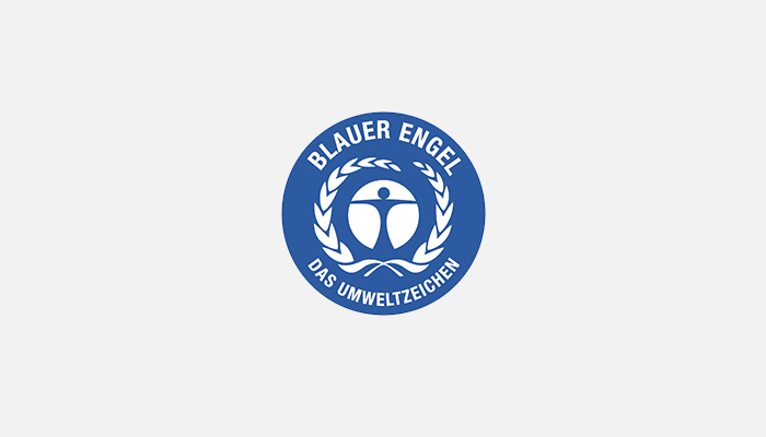 Logo blu "Blauer Engel" con figura stilizzata e scritta "Das Umweltzeichen". Simbolo di certificazione ambientale tedesco.